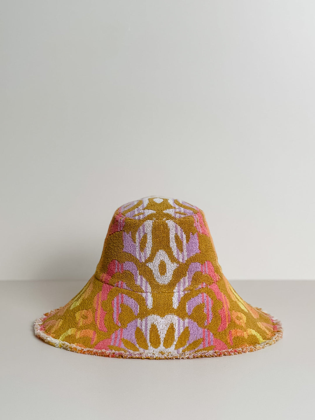 Part of the Sequel collection this WILLOW #20 MEDIUM is meticulously handmade by Re/lax Remade artisans.