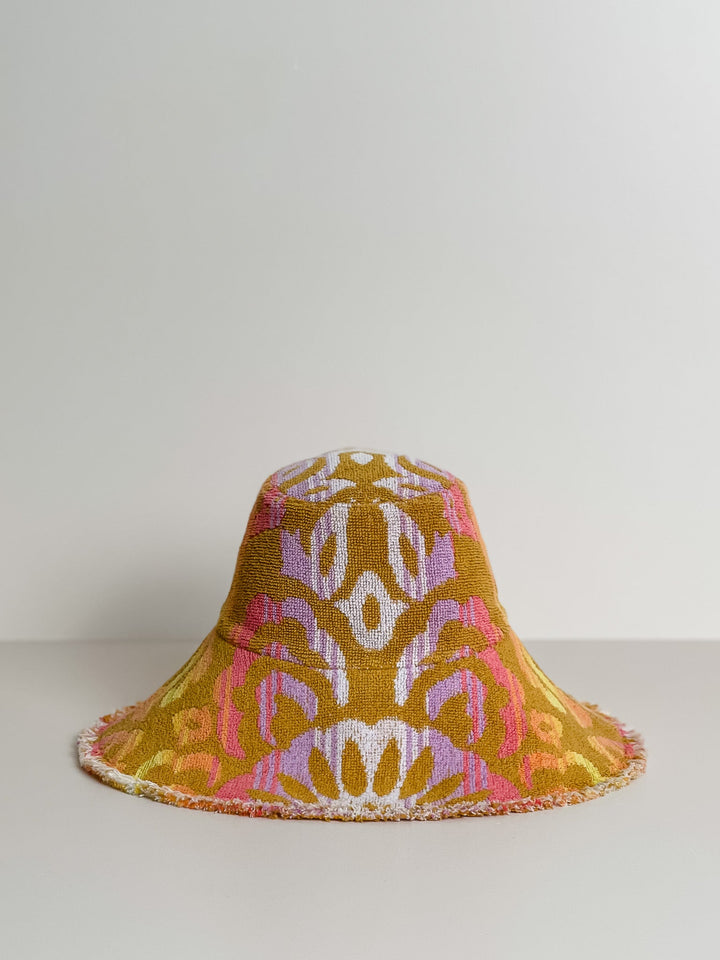 Part of the Sequel collection this WILLOW #20 MEDIUM is meticulously handmade by Re/lax Remade artisans.