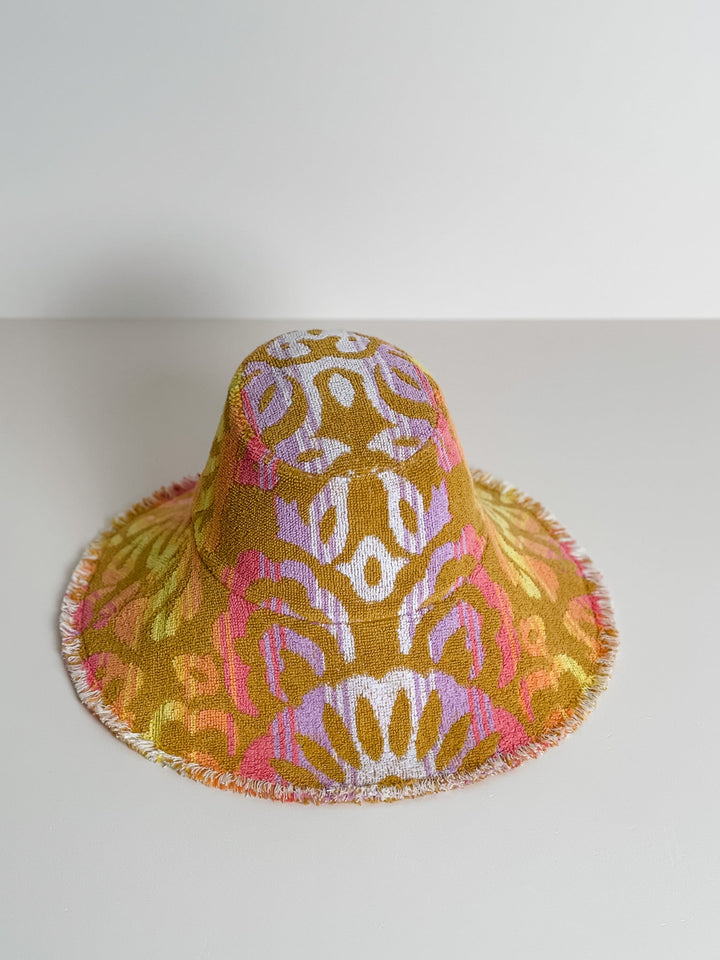 Part of the Sequel collection this WILLOW #20 MEDIUM is meticulously handmade by Re/lax Remade artisans.