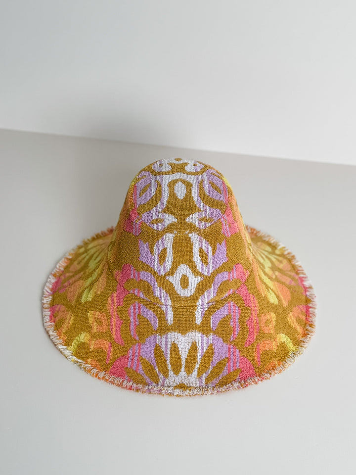 Part of the Sequel collection this WILLOW #20 MEDIUM is meticulously handmade by Re/lax Remade artisans.