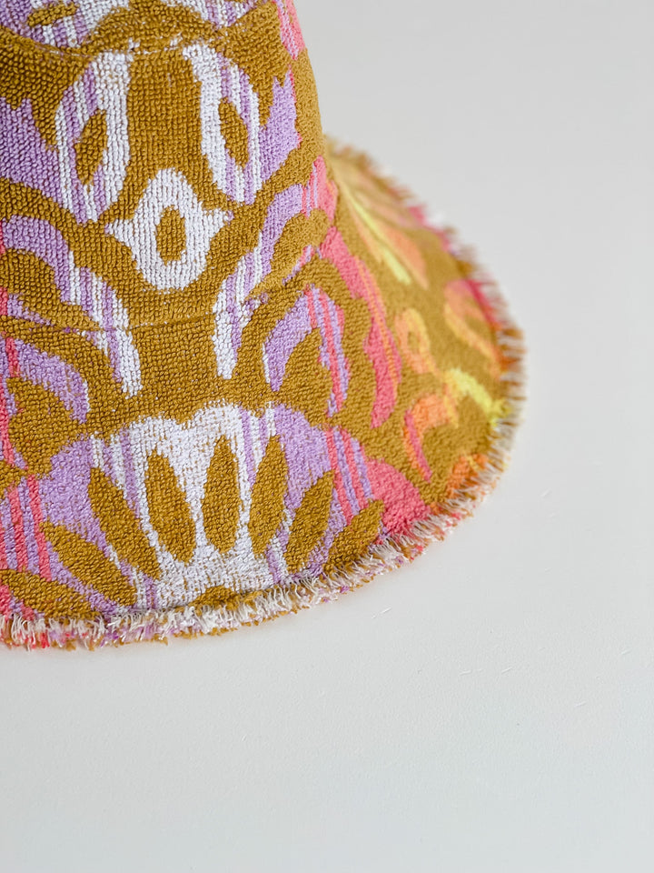 Part of the Sequel collection this WILLOW #20 MEDIUM is meticulously handmade by Re/lax Remade artisans.