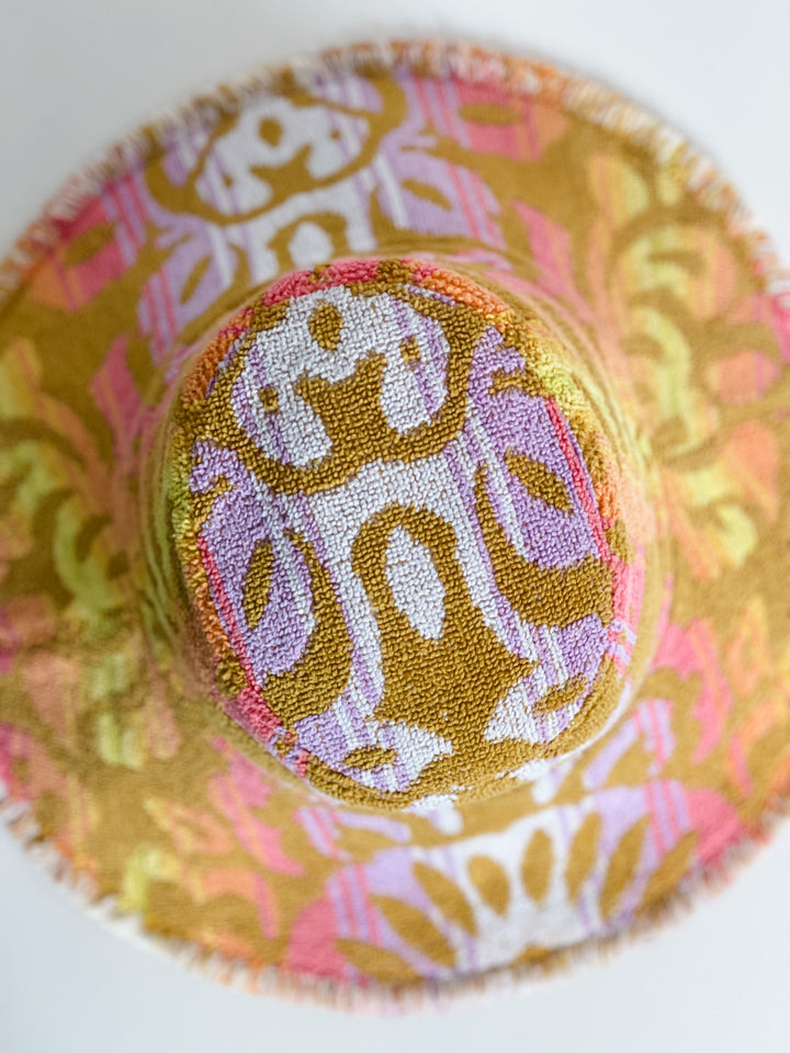 Part of the Sequel collection this WILLOW #20 MEDIUM is meticulously handmade by Re/lax Remade artisans.
