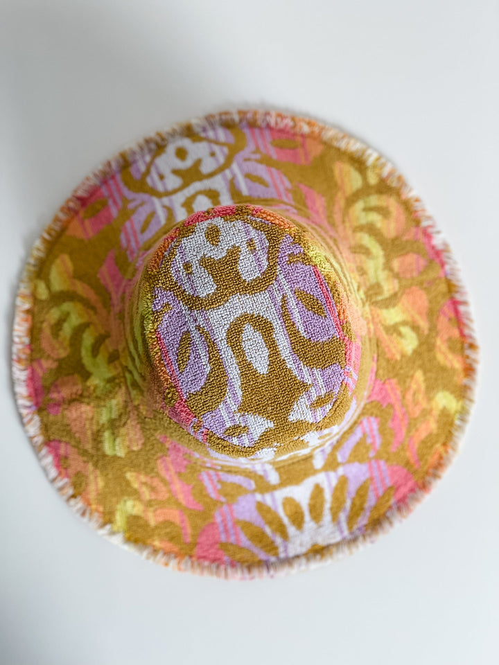 Part of the Sequel collection this WILLOW #20 MEDIUM is meticulously handmade by Re/lax Remade artisans.